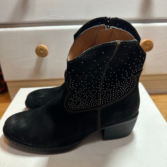 b. o. c. Black Studded Suede Boots Size 8.5 - Picture 7 of 8